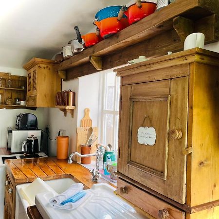 The Beehive, Ground Floor Apartment In Norfolk, No Shared Amenities Даунем-Маркет Экстерьер фото