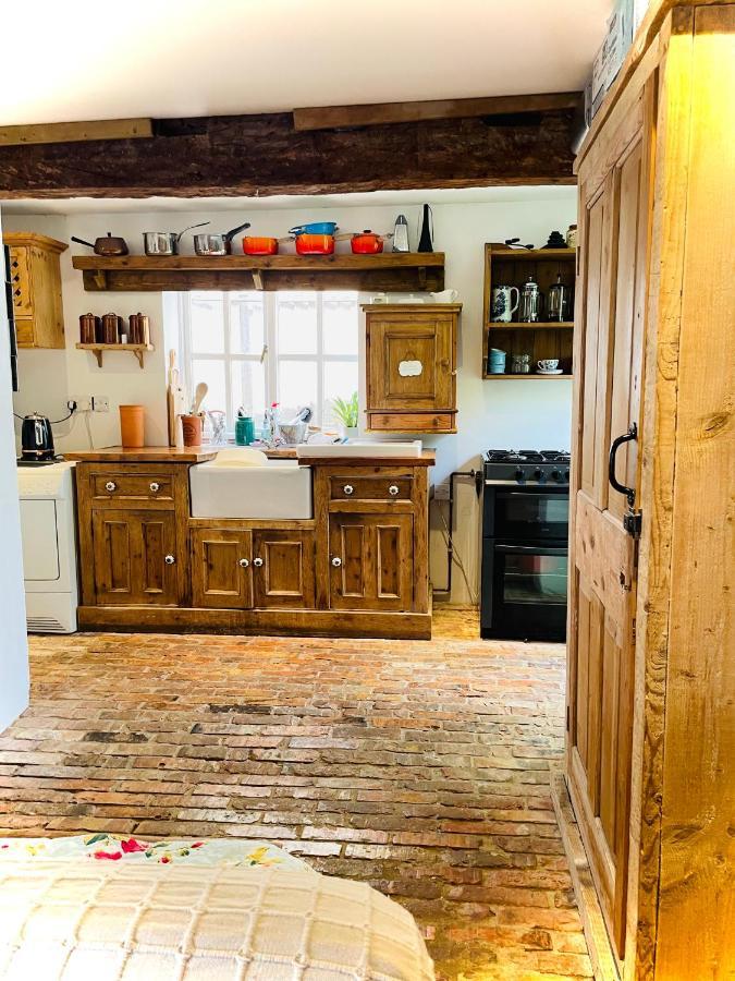 The Beehive, Ground Floor Apartment In Norfolk, No Shared Amenities Даунем-Маркет Экстерьер фото