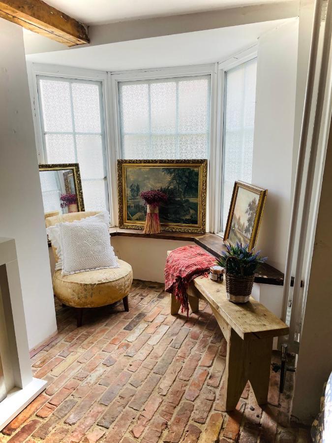 The Beehive, Ground Floor Apartment In Norfolk, No Shared Amenities Даунем-Маркет Экстерьер фото