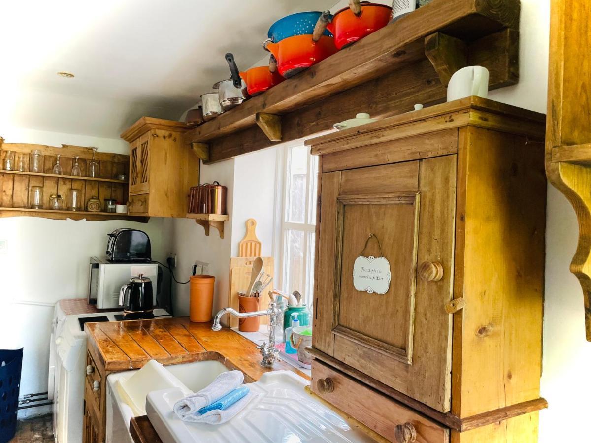 The Beehive, Ground Floor Apartment In Norfolk, No Shared Amenities Даунем-Маркет Экстерьер фото