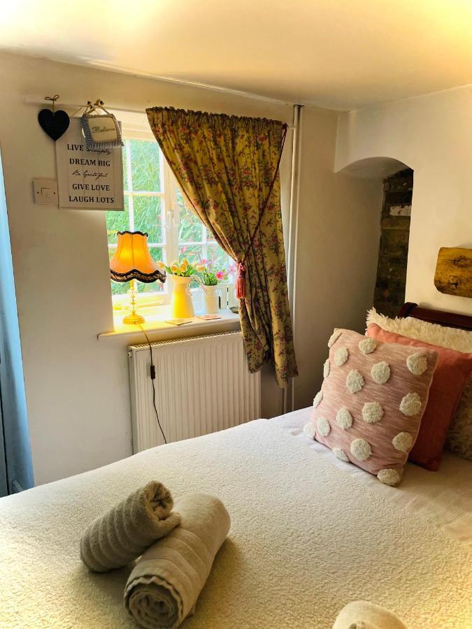 The Beehive, Ground Floor Apartment In Norfolk, No Shared Amenities Даунем-Маркет Экстерьер фото