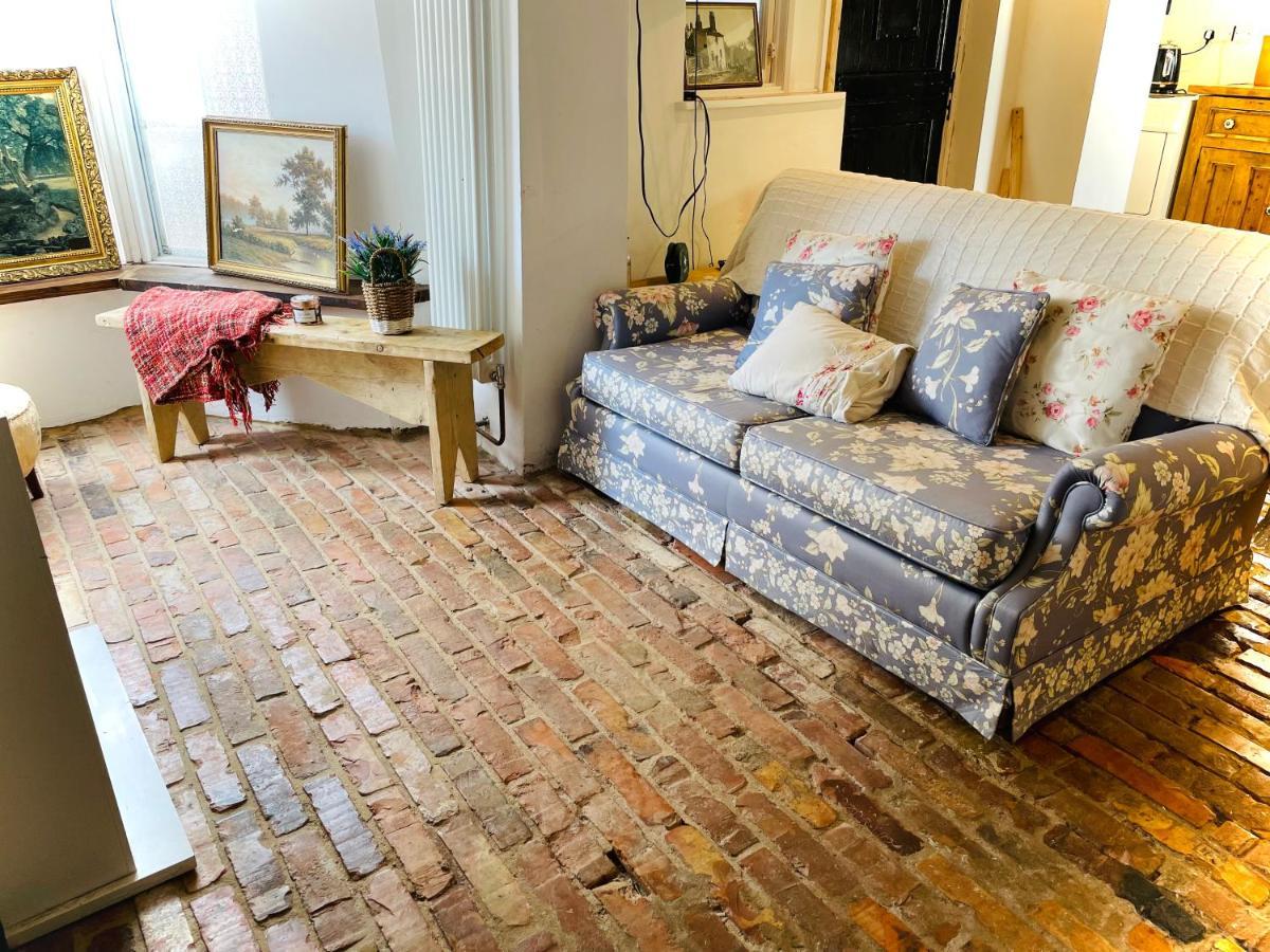 The Beehive, Ground Floor Apartment In Norfolk, No Shared Amenities Даунем-Маркет Экстерьер фото