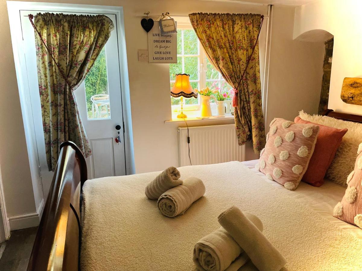 The Beehive, Ground Floor Apartment In Norfolk, No Shared Amenities Даунем-Маркет Экстерьер фото