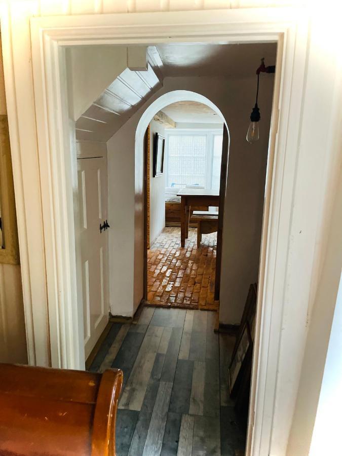 The Beehive, Ground Floor Apartment In Norfolk, No Shared Amenities Даунем-Маркет Экстерьер фото